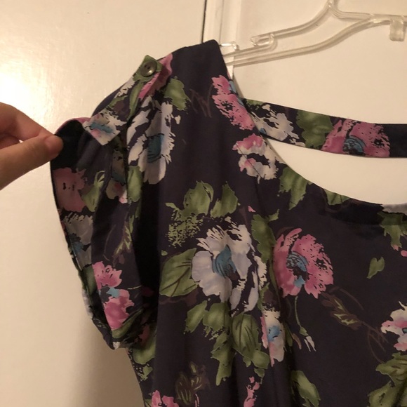 LUSH Floral Dress with Pockets - Picture 5 of 8